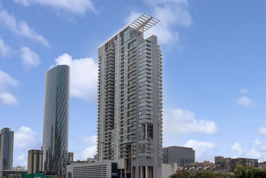 737 W Washington Boulevard 704, Chicago
