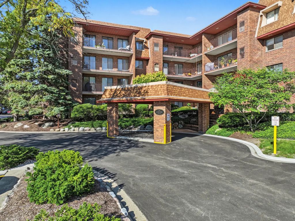 101 Old Oak Drive 215, Buffalo Grove