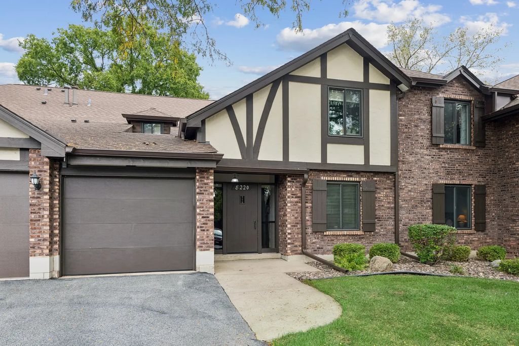 8220 Mulberry Court 7b, Palos Hills