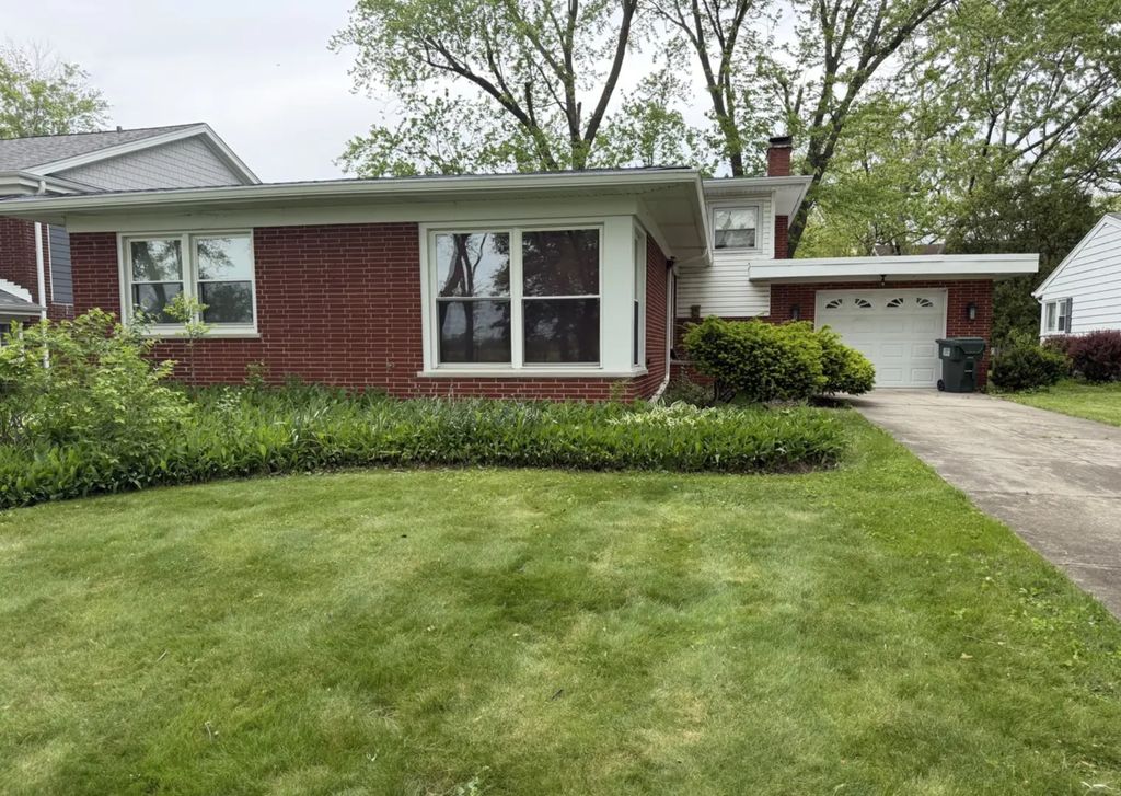 718 Central Park Avenue, Flossmoor
