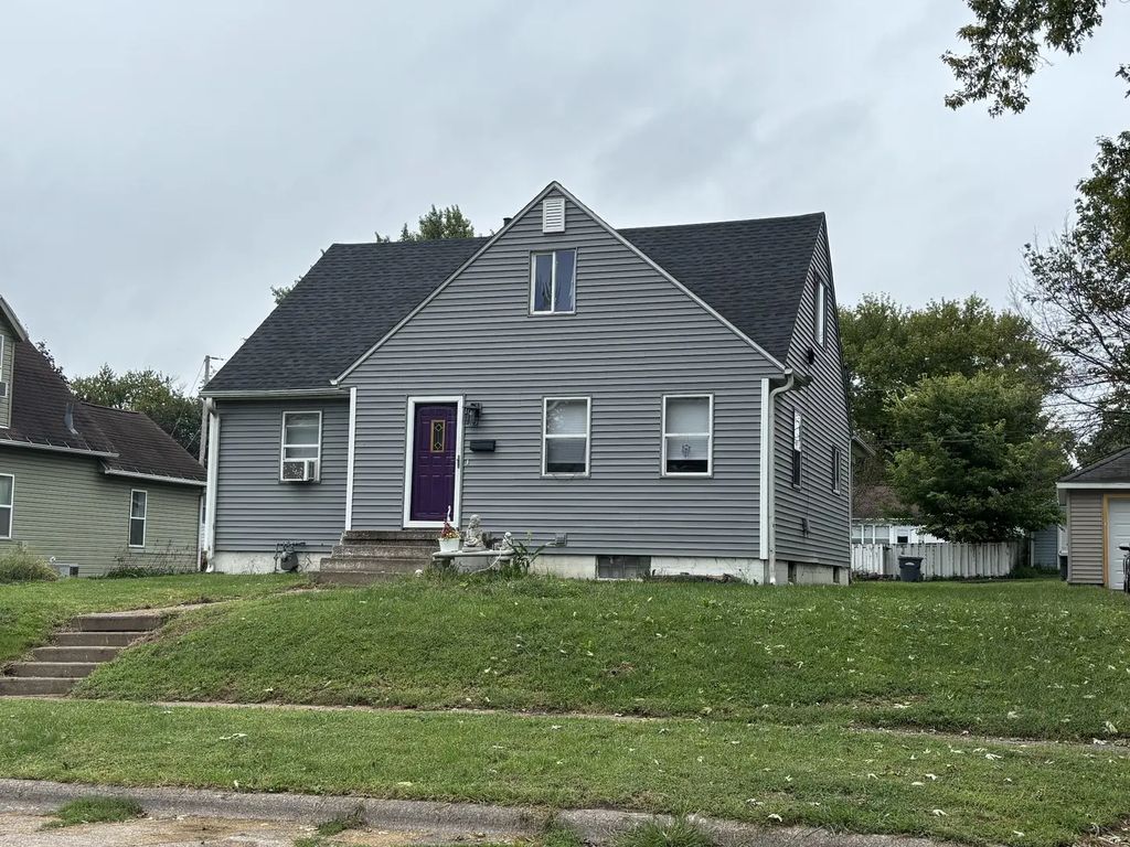 2440 Dunham Street, Clinton