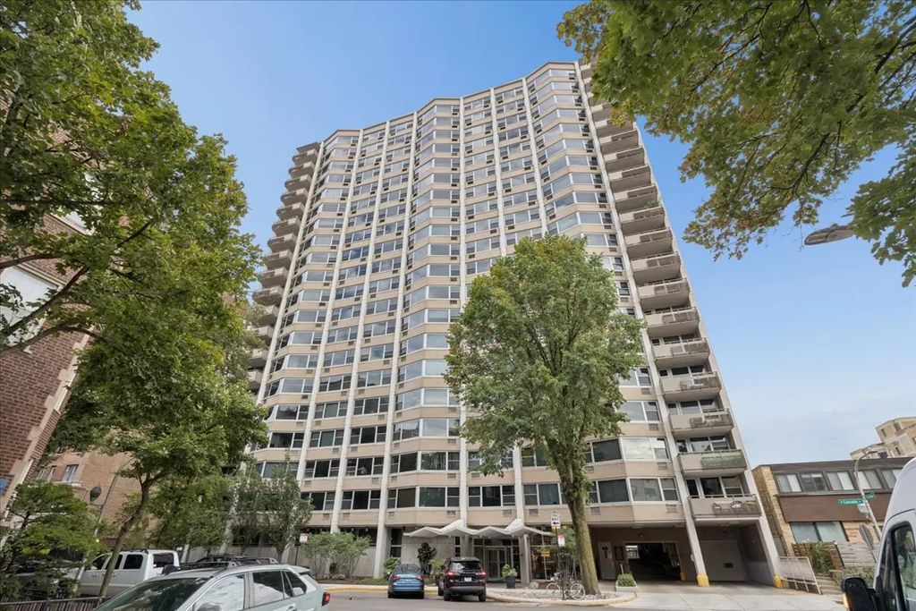 555 W Cornelia Avenue 501, Chicago