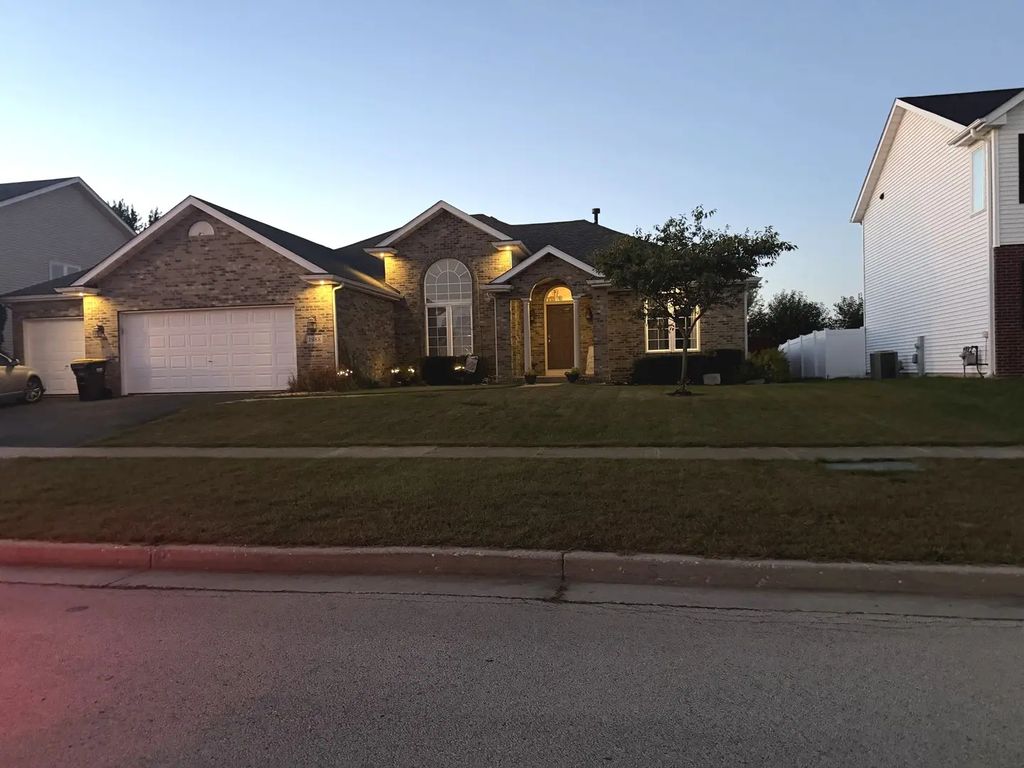 1988 Burnett Drive, Belvidere