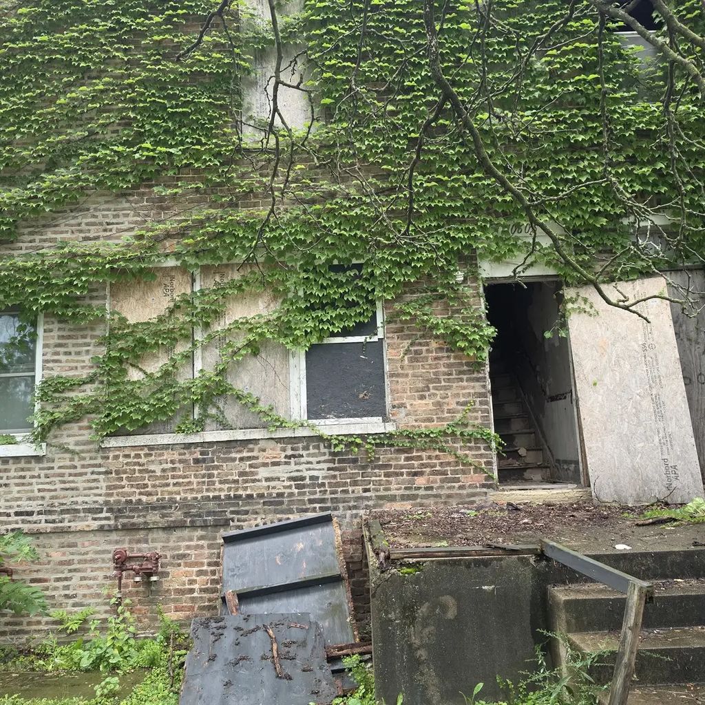 10606 S Langley Avenue, Chicago