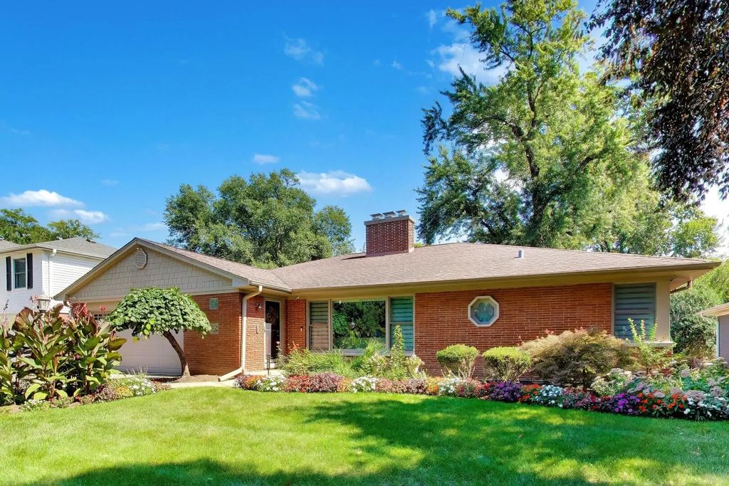 403 S We Go Trail, Mount Prospect