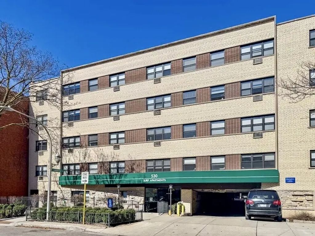 530 W Surf Street 203, Chicago