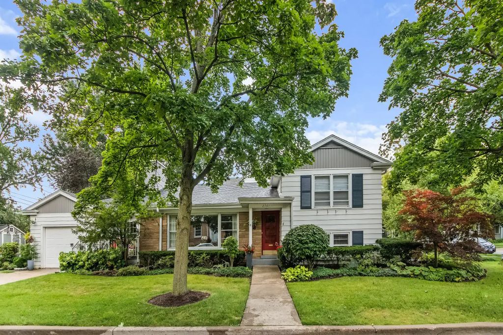 2761 Lincolnwood Drive, Evanston