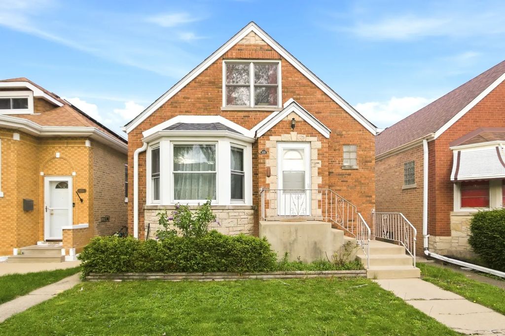 5221 N Marmora Avenue, Chicago