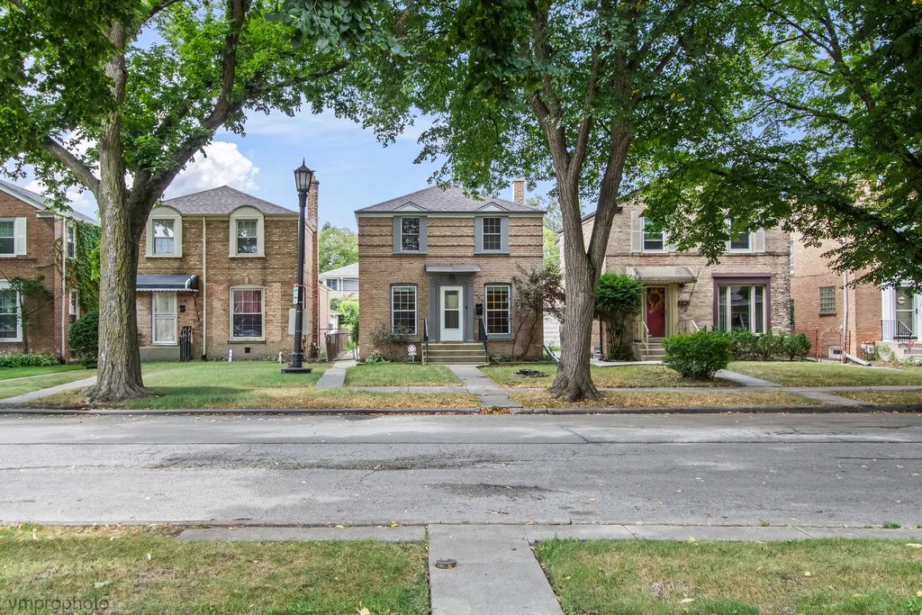 1720 Leland Avenue, Evanston