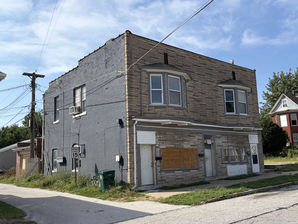 818-820 S 8th Street, Quincy