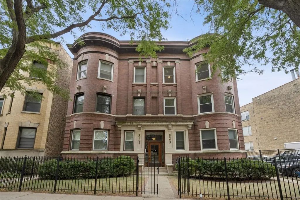823 W Belle Plaine Avenue 3, Chicago