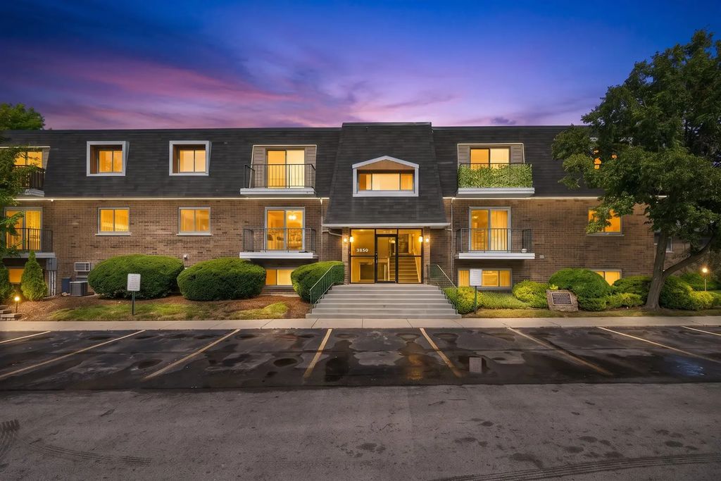 3850 S Parkway Drive 1g, Northbrook