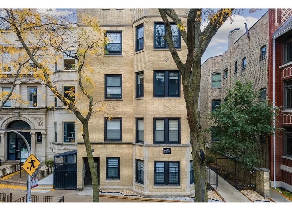 648.5 W Roscoe Street 2n, Chicago