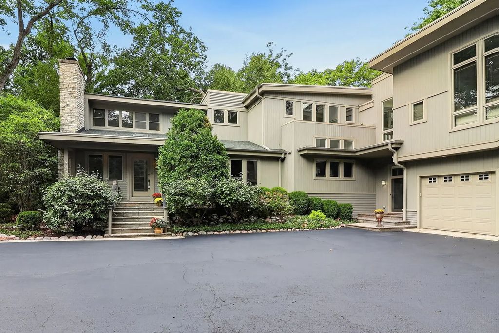 5311 Lee Avenue, Downers Grove