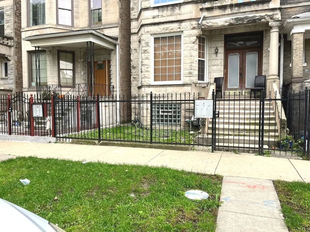 4237 W Gladys Avenue 2, Chicago