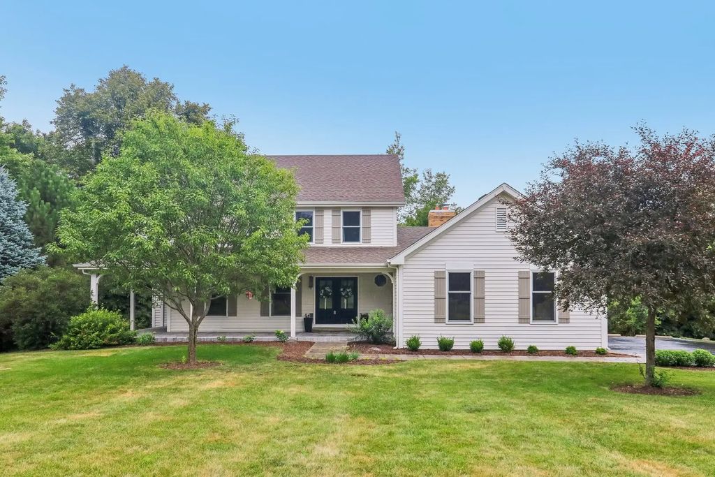 230 Deer Run, Crystal Lake