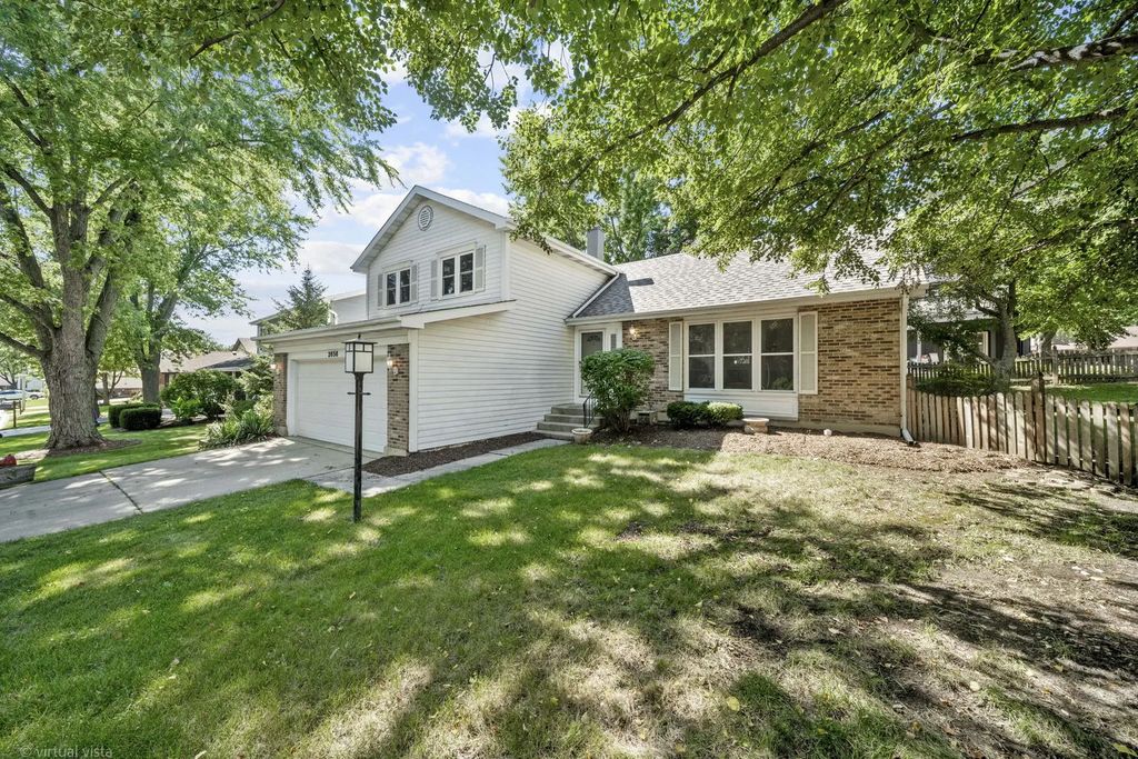 2656 Bloomfield Drive, Lisle
