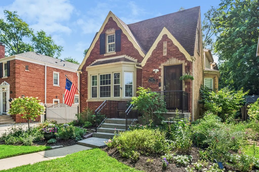 7049 N Moselle Avenue, Chicago
