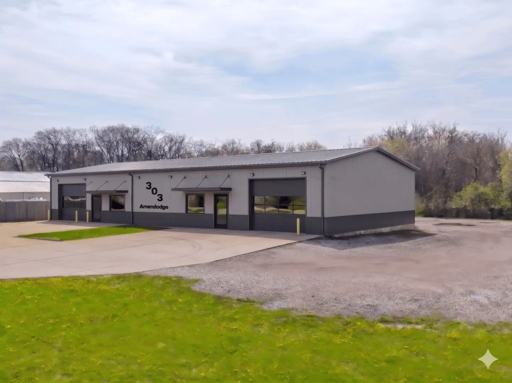 303 Amendodge Drive E, Shorewood