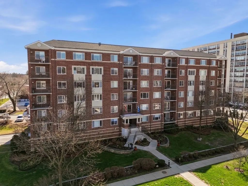 31 E Grove Street 201, Lombard