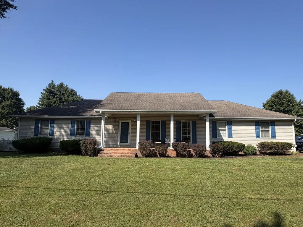 2815 Spruce Drive, Metropolis