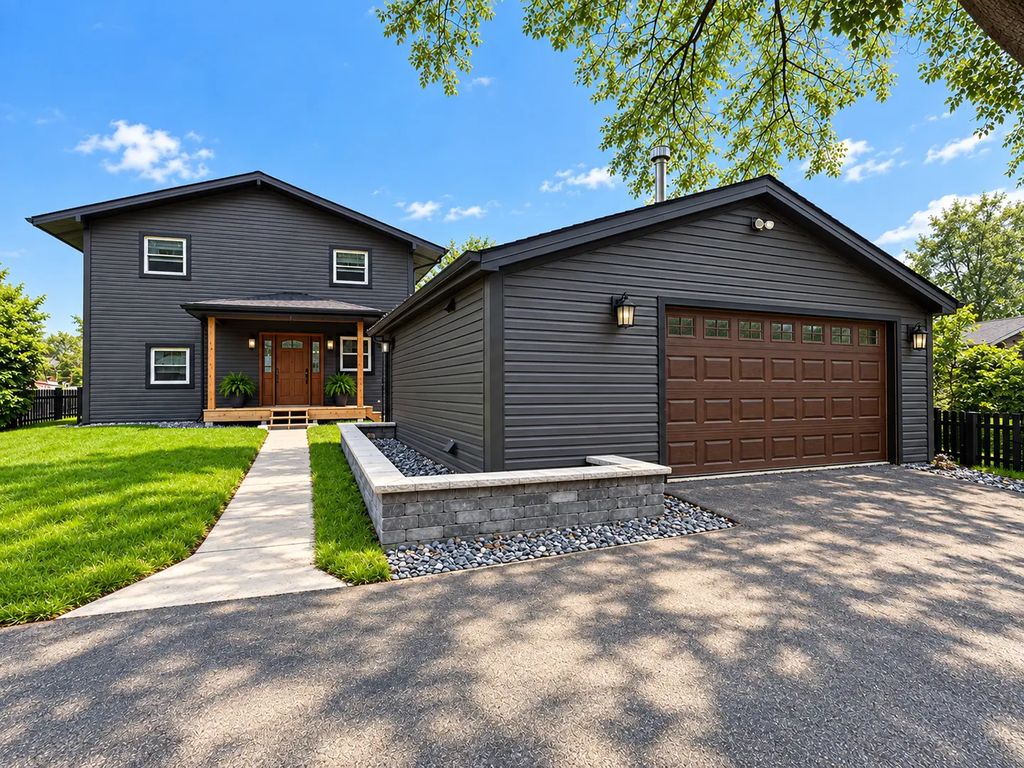 607 Kingston Boulevard, McHenry