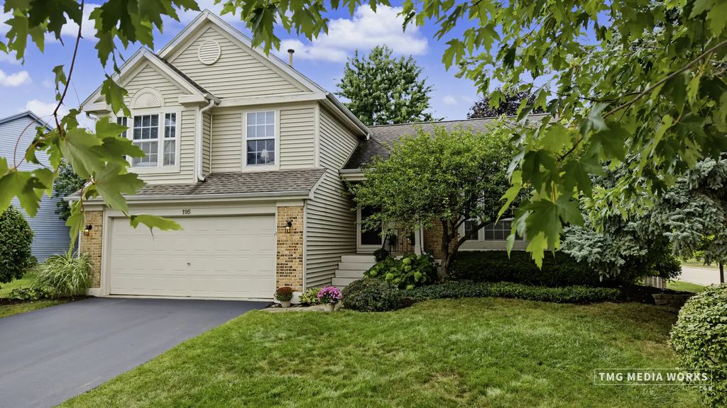 195 Meadow Lakes Boulevard, Aurora
