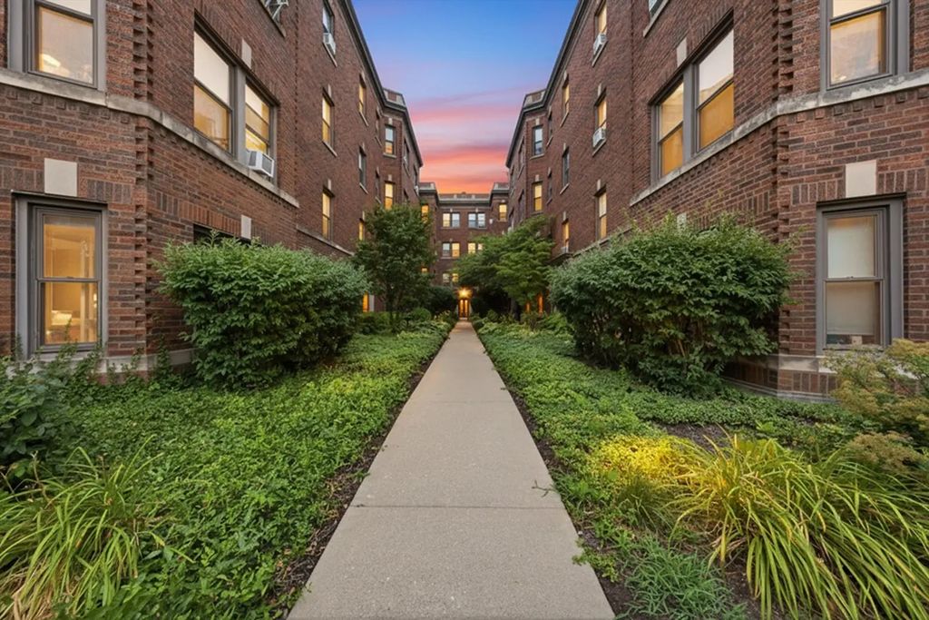 52 Forest Avenue 2n, Riverside