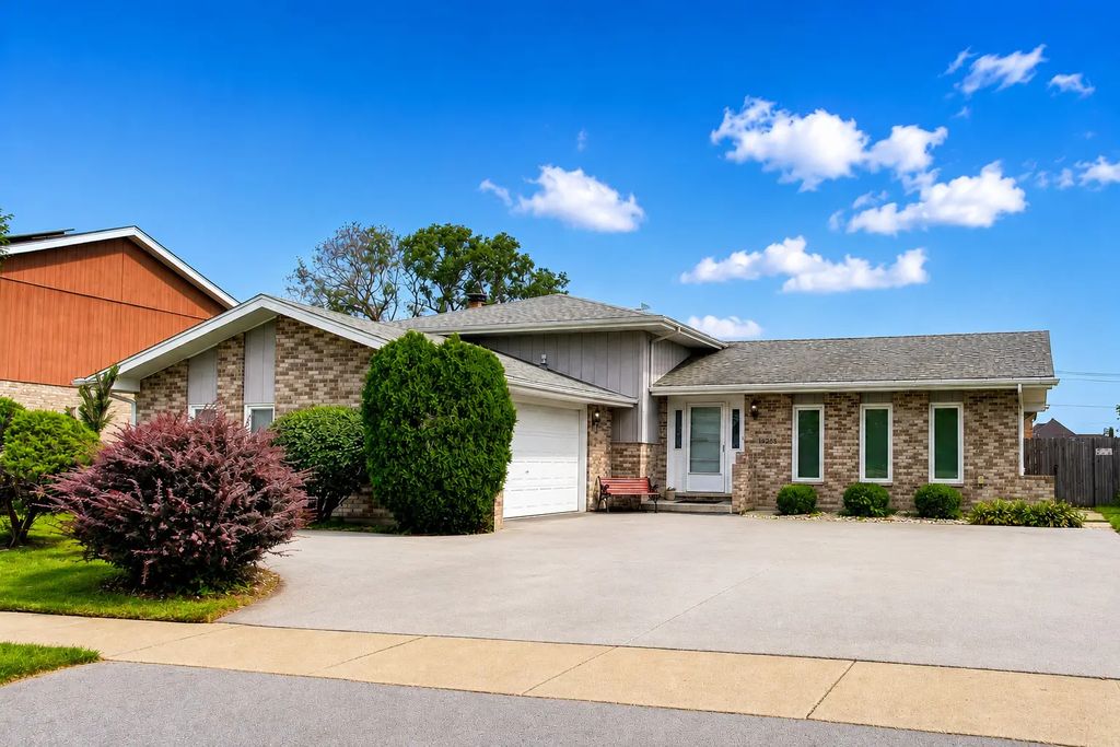 19255 Bernadine Street, Lansing