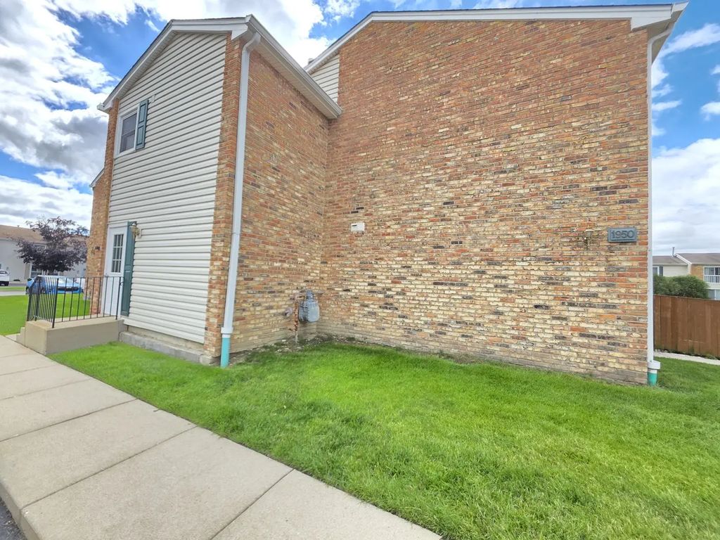 1950 Kenilworth Circle A, Hoffman Estates