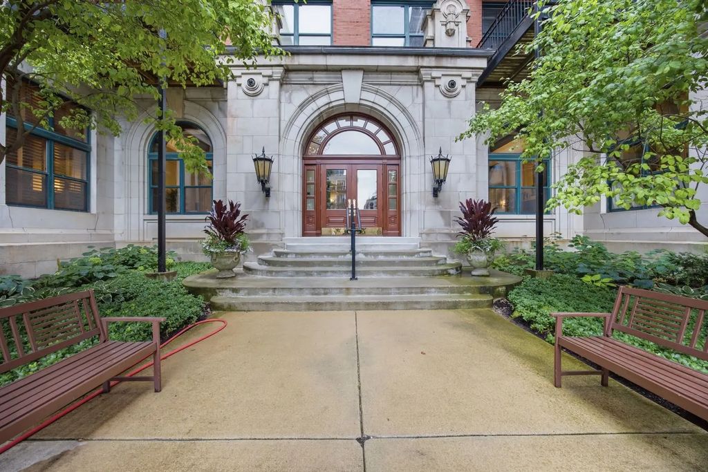 1439 S Michigan Avenue 108, Chicago