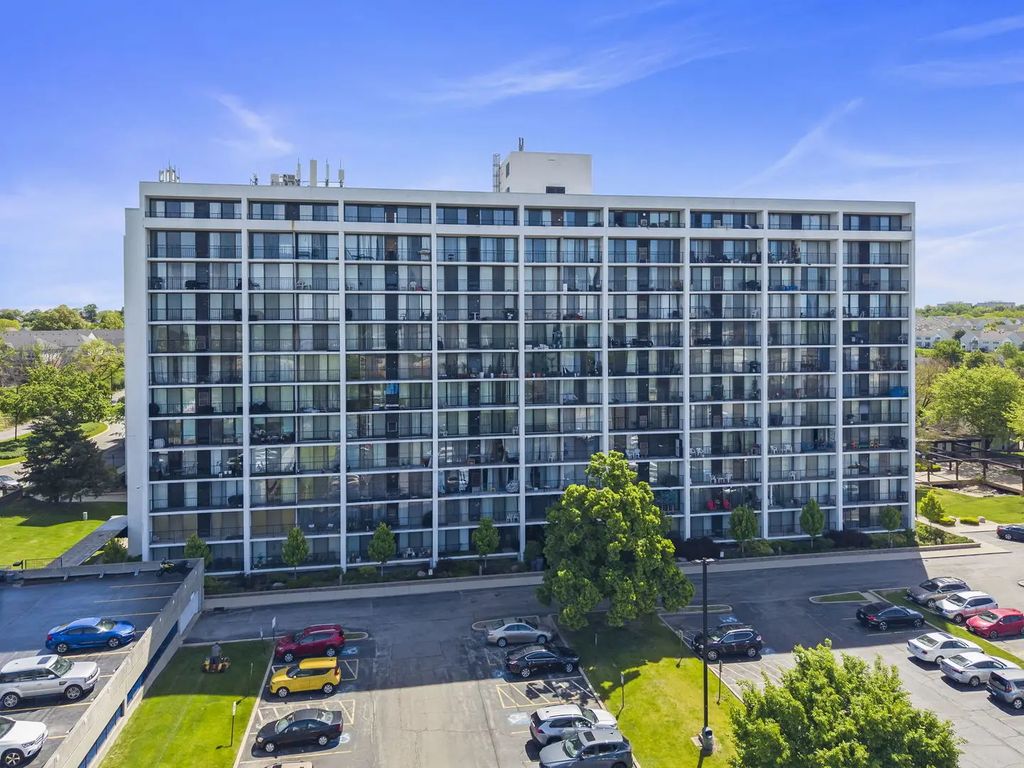 2005 S Finley Road 1012, Lombard