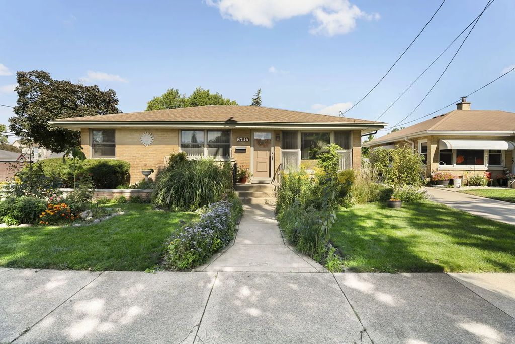 8746 40th Street, Lyons