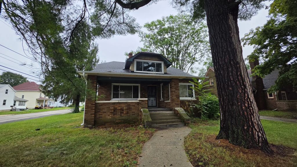 1303 S Oak Avenue, Freeport