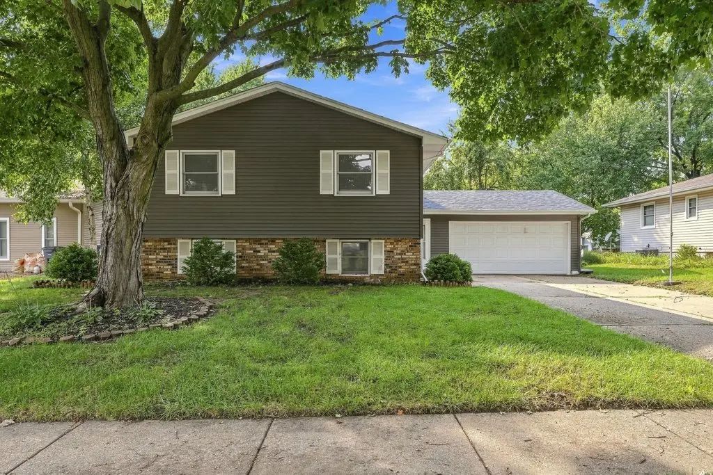 3330 Fairview Drive, Bettendorf