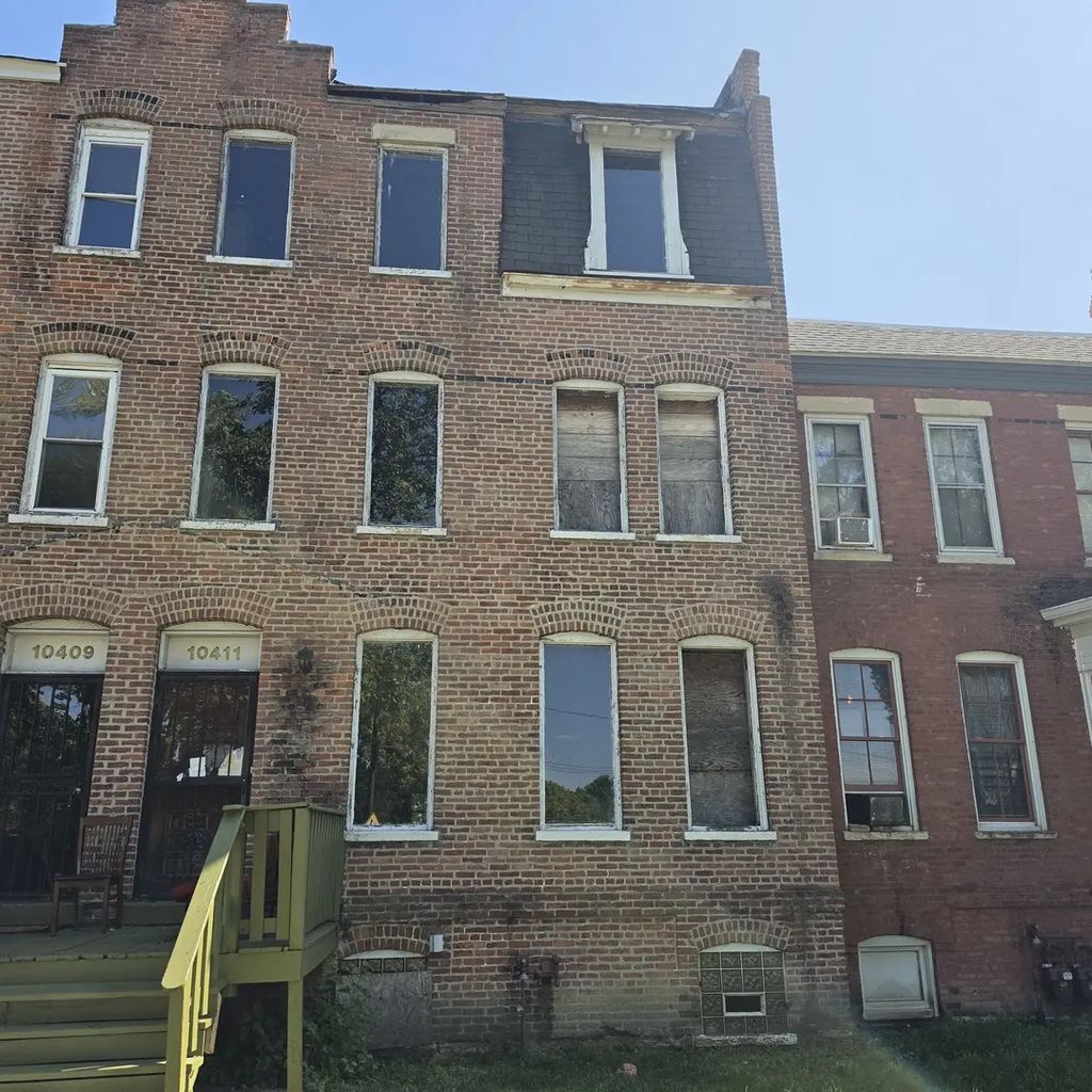 10411 S Corliss Avenue, Chicago