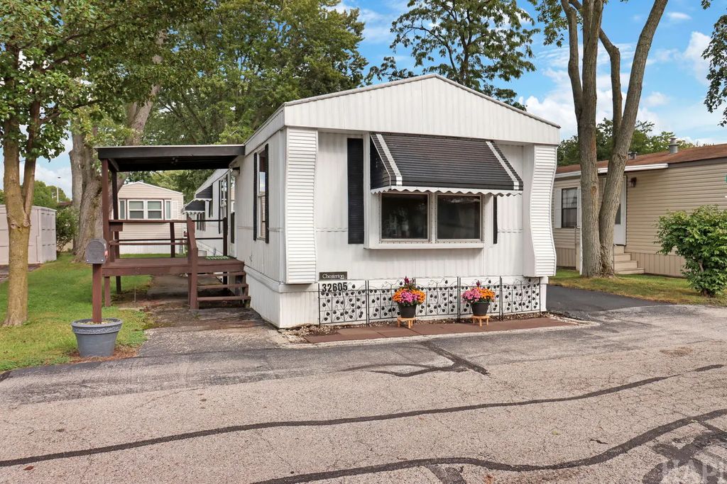 32605 N Center Lane, Grayslake