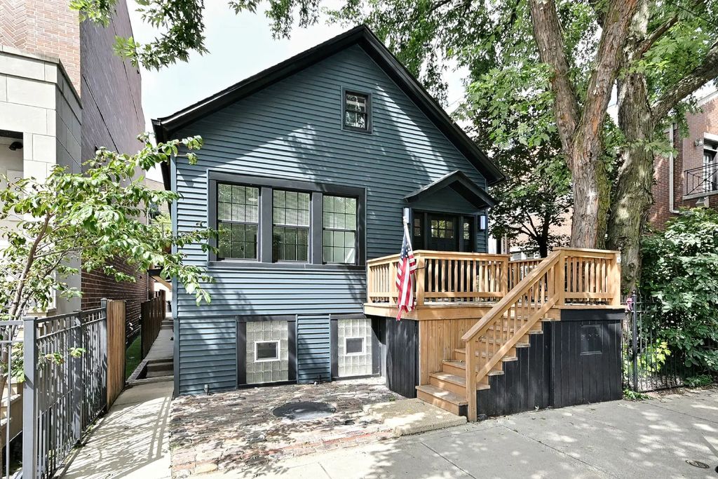 2932 N Lakewood Avenue B, Chicago