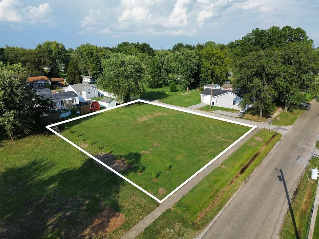 802 W 3rd Street, Flora