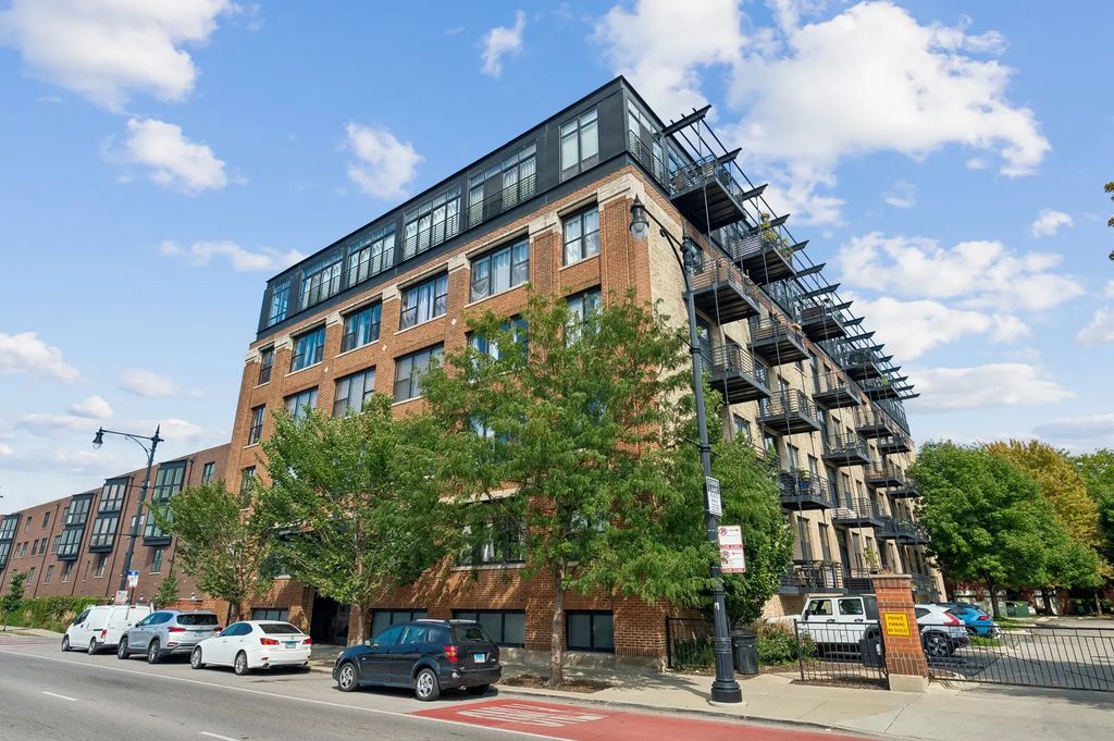 2911 N Western Avenue 111, Chicago