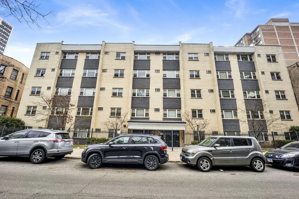3161 N Cambridge Avenue 402, Chicago