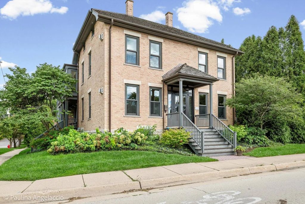 203 Dundee Avenue, Barrington