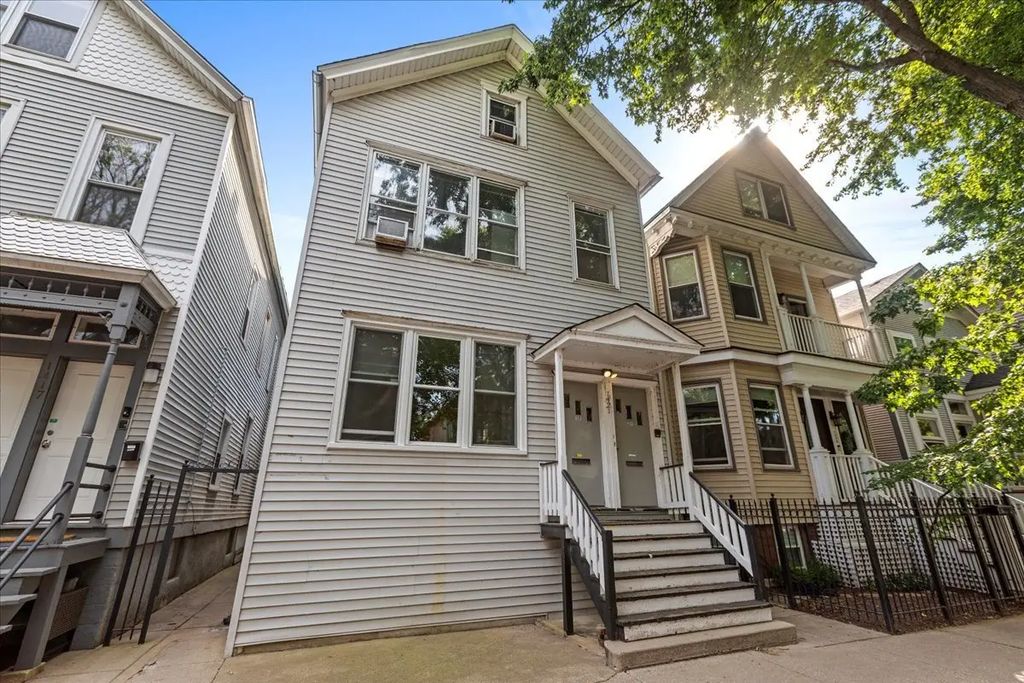 1421 W Fletcher Street 2f, Chicago