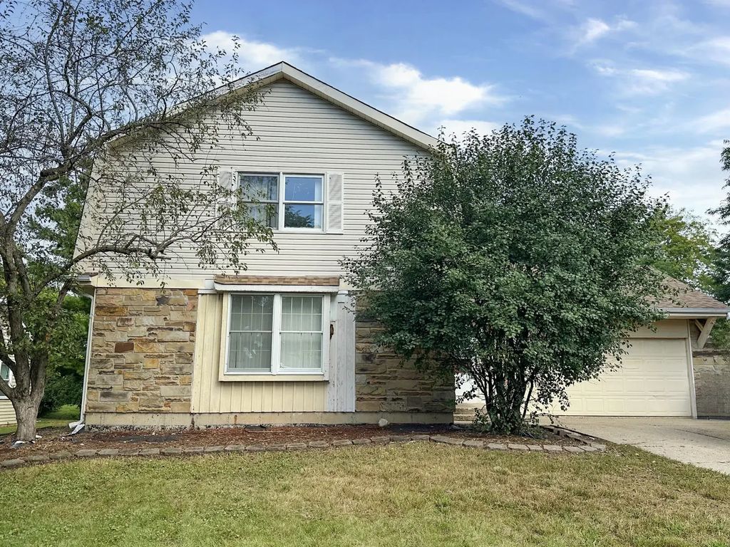 700 Butterfield Drive, Algonquin