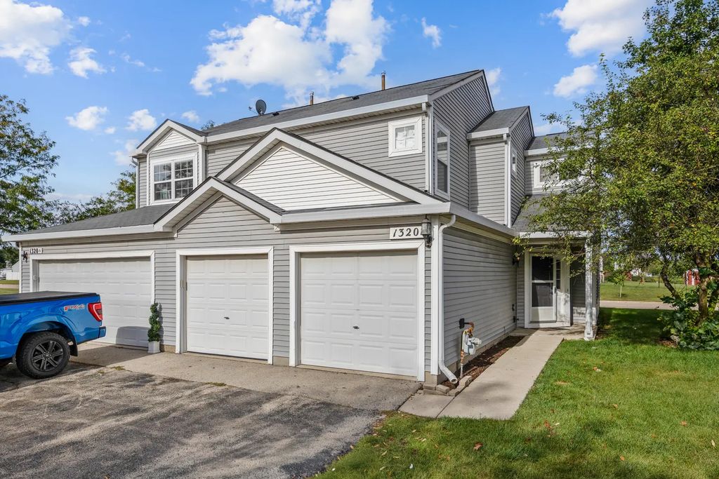 1320 Jenna Drive B, South Elgin