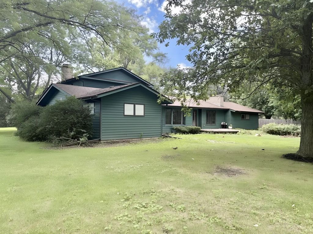749 N Sharon Drive, Woodstock