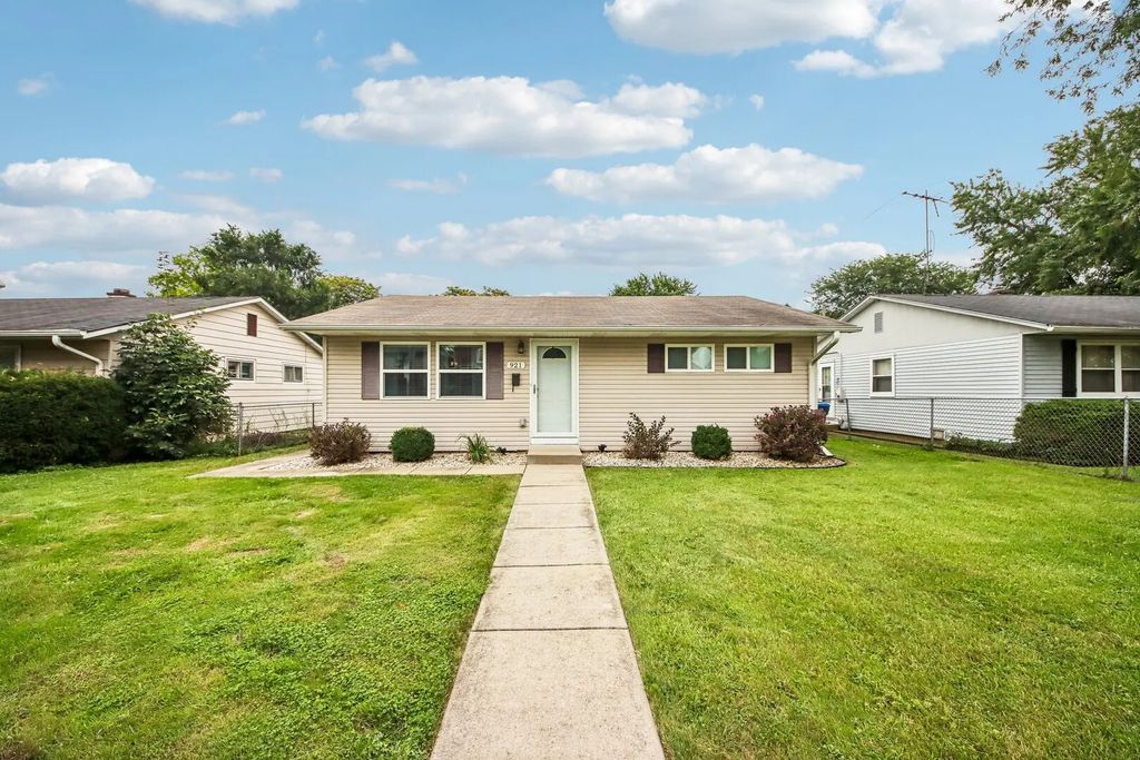 921 N Jackson Street, Waukegan