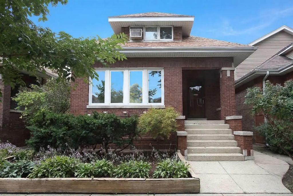 6525 N Washtenaw Avenue, Chicago
