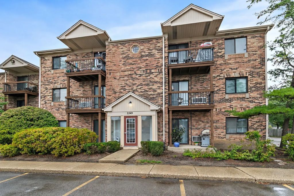 2249 Nichols Road 28d, Arlington Heights