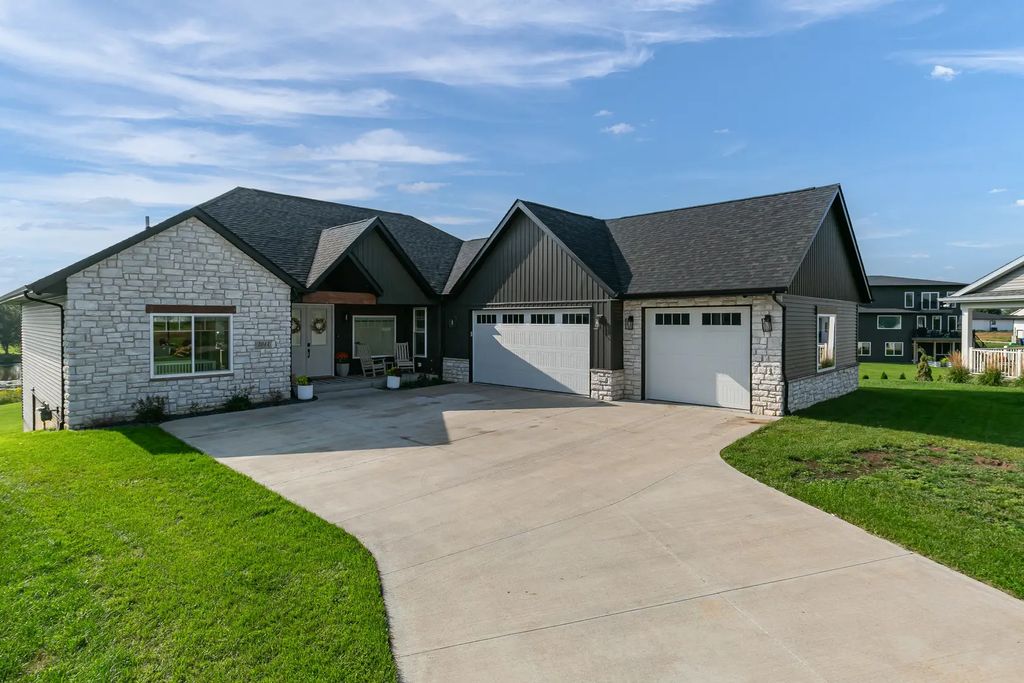 2011 E 59th Court, Davenport